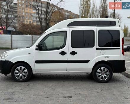 Белый Фиат Добло, объемом двигателя 1.3 л и пробегом 283 тыс. км за 5200 $, фото 3 на Automoto.ua