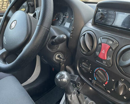 Белый Фиат Добло, объемом двигателя 1.3 л и пробегом 210 тыс. км за 5200 $, фото 6 на Automoto.ua