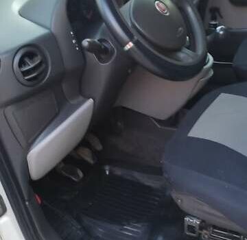 Белый Фиат Добло, объемом двигателя 1.9 л и пробегом 323 тыс. км за 5100 $, фото 3 на Automoto.ua