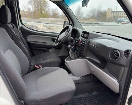 Белый Фиат Добло, объемом двигателя 1.3 л и пробегом 283 тыс. км за 5200 $, фото 8 на Automoto.ua