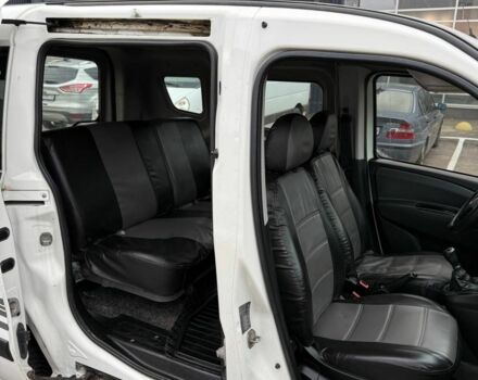 Белый Фиат Добло, объемом двигателя 1.2 л и пробегом 220 тыс. км за 5999 $, фото 16 на Automoto.ua