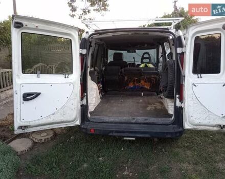 Білий Фіат Добло, об'ємом двигуна 1.37 л та пробігом 240 тис. км за 3800 $, фото 7 на Automoto.ua