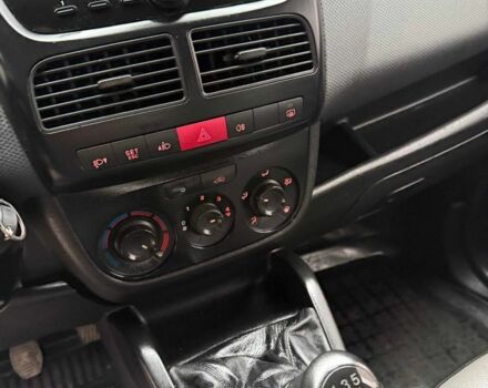 Белый Фиат Добло, объемом двигателя 1.2 л и пробегом 220 тыс. км за 5999 $, фото 13 на Automoto.ua