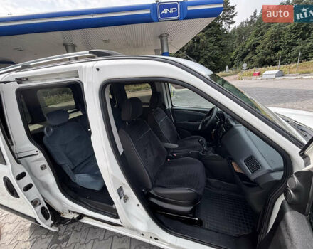 Белый Фиат Добло, объемом двигателя 1.3 л и пробегом 247 тыс. км за 6599 $, фото 15 на Automoto.ua