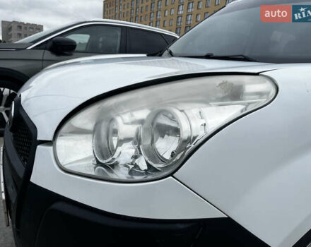 Белый Фиат Добло, объемом двигателя 1.25 л и пробегом 144 тыс. км за 4100 $, фото 5 на Automoto.ua