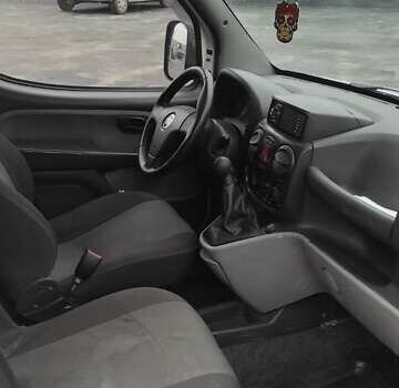 Белый Фиат Добло, объемом двигателя 1.37 л и пробегом 268 тыс. км за 4800 $, фото 6 на Automoto.ua