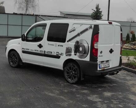 Белый Фиат Добло, объемом двигателя 1.4 л и пробегом 268 тыс. км за 4800 $, фото 2 на Automoto.ua