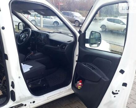 Белый Фиат Добло, объемом двигателя 1.6 л и пробегом 310 тыс. км за 9500 $, фото 6 на Automoto.ua