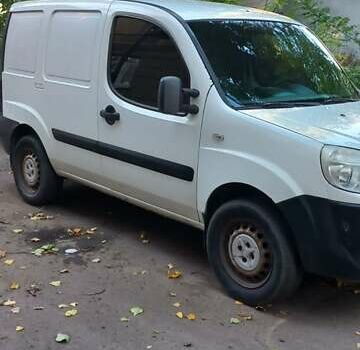 Белый Фиат Добло, объемом двигателя 1.4 л и пробегом 257 тыс. км за 4500 $, фото 2 на Automoto.ua