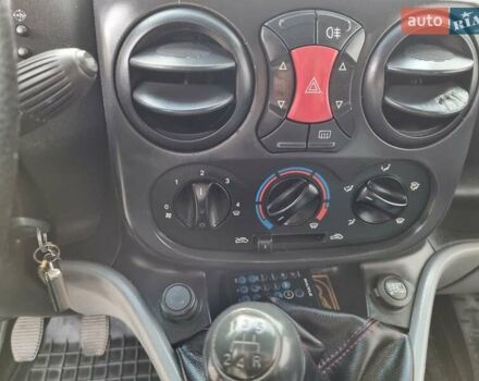 Белый Фиат Добло, объемом двигателя 1.3 л и пробегом 158 тыс. км за 6300 $, фото 16 на Automoto.ua