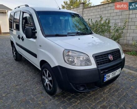 Белый Фиат Добло, объемом двигателя 1.3 л и пробегом 158 тыс. км за 6300 $, фото 1 на Automoto.ua