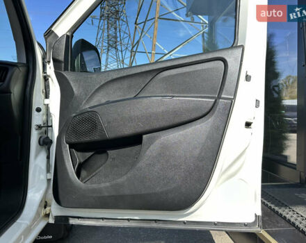 Белый Фиат Добло, объемом двигателя 1.6 л и пробегом 265 тыс. км за 8900 $, фото 19 на Automoto.ua