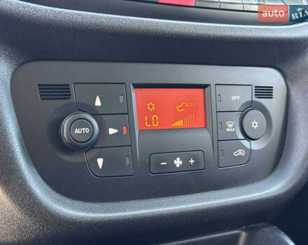 Белый Фиат Добло, объемом двигателя 1.6 л и пробегом 265 тыс. км за 8900 $, фото 26 на Automoto.ua