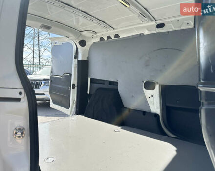 Белый Фиат Добло, объемом двигателя 1.6 л и пробегом 265 тыс. км за 8900 $, фото 16 на Automoto.ua