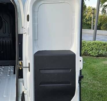 Белый Фиат Добло, объемом двигателя 1.3 л и пробегом 72 тыс. км за 9300 $, фото 14 на Automoto.ua