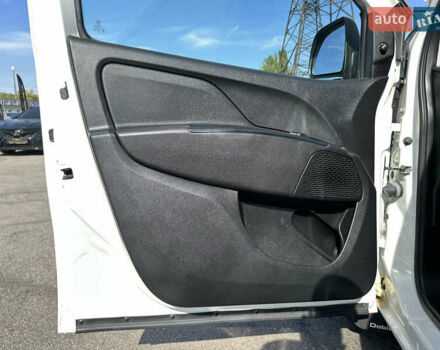 Белый Фиат Добло, объемом двигателя 1.6 л и пробегом 265 тыс. км за 8900 $, фото 14 на Automoto.ua