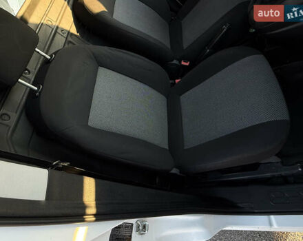 Белый Фиат Добло, объемом двигателя 1.25 л и пробегом 352 тыс. км за 6900 $, фото 16 на Automoto.ua