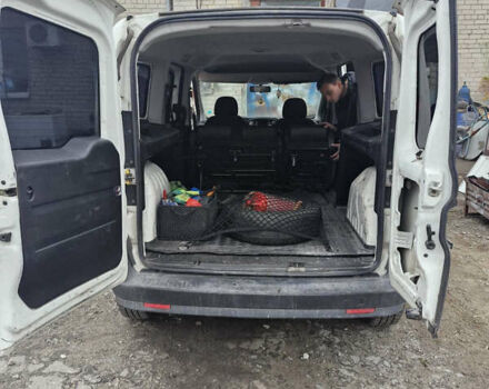 Белый Фиат Добло, объемом двигателя 1.3 л и пробегом 177 тыс. км за 9500 $, фото 11 на Automoto.ua