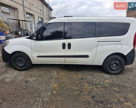Белый Фиат Добло, объемом двигателя 1.3 л и пробегом 177 тыс. км за 9500 $, фото 7 на Automoto.ua