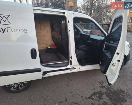 Белый Фиат Добло, объемом двигателя 1.25 л и пробегом 307 тыс. км за 6500 $, фото 4 на Automoto.ua