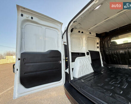 Белый Фиат Добло, объемом двигателя 1.25 л и пробегом 352 тыс. км за 6900 $, фото 24 на Automoto.ua