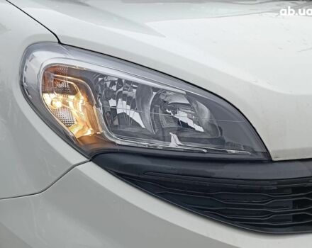 Белый Фиат Добло, объемом двигателя 1.4 л и пробегом 88 тыс. км за 10990 $, фото 4 на Automoto.ua