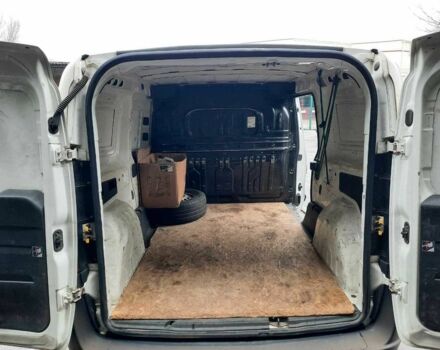 Белый Фиат Добло, объемом двигателя 1.4 л и пробегом 258 тыс. км за 7000 $, фото 2 на Automoto.ua