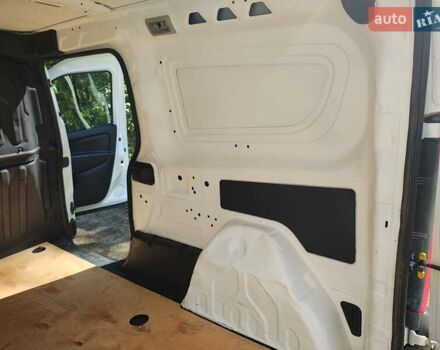 Белый Фиат Добло, объемом двигателя 1.25 л и пробегом 231 тыс. км за 9500 $, фото 2 на Automoto.ua