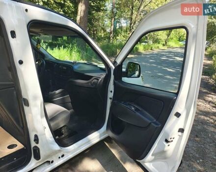 Белый Фиат Добло, объемом двигателя 1.25 л и пробегом 231 тыс. км за 9500 $, фото 17 на Automoto.ua