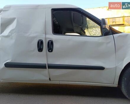 Белый Фиат Добло, объемом двигателя 1.2 л и пробегом 48 тыс. км за 7000 $, фото 10 на Automoto.ua