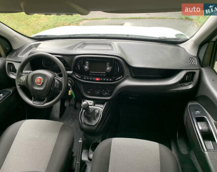 Белый Фиат Добло, объемом двигателя 1.3 л и пробегом 90 тыс. км за 13100 $, фото 41 на Automoto.ua