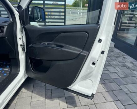 Белый Фиат Добло, объемом двигателя 1.3 л и пробегом 135 тыс. км за 13500 $, фото 26 на Automoto.ua