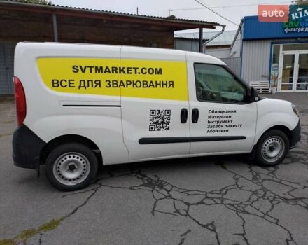 Белый Фиат Добло, объемом двигателя 1.4 л и пробегом 67 тыс. км за 11500 $, фото 2 на Automoto.ua