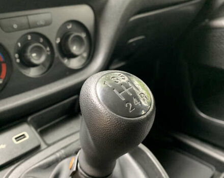 Белый Фиат Добло, объемом двигателя 1.3 л и пробегом 90 тыс. км за 13100 $, фото 21 на Automoto.ua