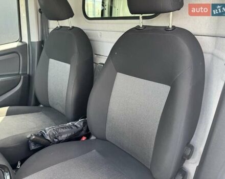 Белый Фиат Добло, объемом двигателя 1.3 л и пробегом 135 тыс. км за 13500 $, фото 20 на Automoto.ua