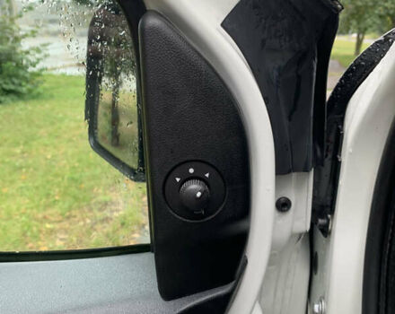 Белый Фиат Добло, объемом двигателя 1.3 л и пробегом 90 тыс. км за 13100 $, фото 18 на Automoto.ua