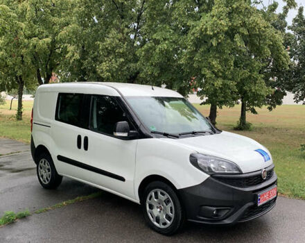 Белый Фиат Добло, объемом двигателя 1.3 л и пробегом 90 тыс. км за 13100 $, фото 2 на Automoto.ua