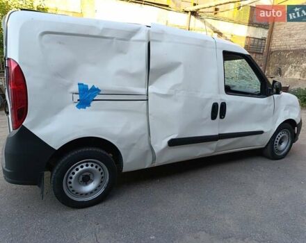 Белый Фиат Добло, объемом двигателя 1.2 л и пробегом 48 тыс. км за 7000 $, фото 4 на Automoto.ua