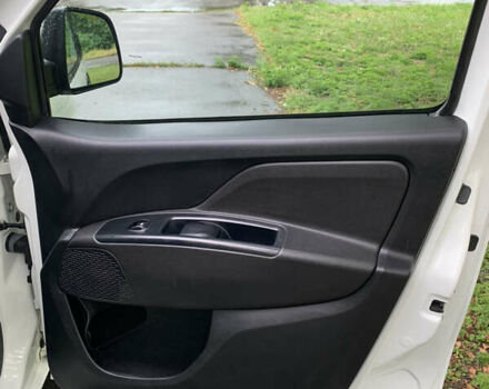 Белый Фиат Добло, объемом двигателя 1.3 л и пробегом 90 тыс. км за 13100 $, фото 25 на Automoto.ua