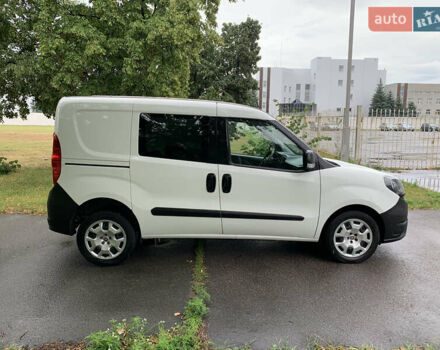 Белый Фиат Добло, объемом двигателя 1.3 л и пробегом 90 тыс. км за 13100 $, фото 4 на Automoto.ua