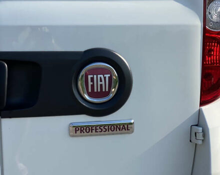 Белый Фиат Добло, объемом двигателя 1.6 л и пробегом 182 тыс. км за 11450 $, фото 15 на Automoto.ua