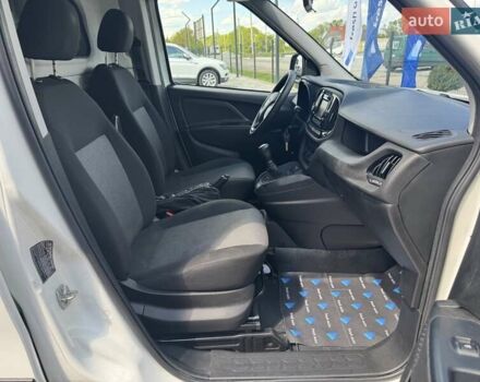 Белый Фиат Добло, объемом двигателя 1.3 л и пробегом 135 тыс. км за 13500 $, фото 27 на Automoto.ua