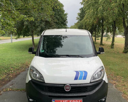 Белый Фиат Добло, объемом двигателя 1.3 л и пробегом 90 тыс. км за 13100 $, фото 3 на Automoto.ua