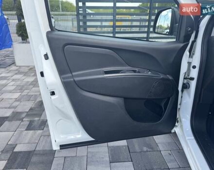 Белый Фиат Добло, объемом двигателя 1.3 л и пробегом 135 тыс. км за 13500 $, фото 13 на Automoto.ua