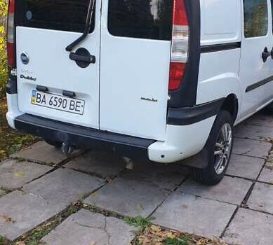 Белый Фиат Добло, объемом двигателя 1.3 л и пробегом 270 тыс. км за 4000 $, фото 2 на Automoto.ua