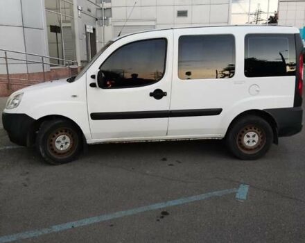 Белый Фиат Добло, объемом двигателя 1.3 л и пробегом 350 тыс. км за 4950 $, фото 2 на Automoto.ua