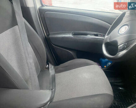 Білий Фіат Добло, об'ємом двигуна 1.6 л та пробігом 255 тис. км за 12000 $, фото 7 на Automoto.ua