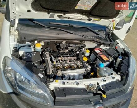 Белый Фиат Добло, объемом двигателя 1.25 л и пробегом 241 тыс. км за 13100 $, фото 19 на Automoto.ua