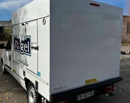 Белый Фиат Добло, объемом двигателя 1.6 л и пробегом 129 тыс. км за 16000 $, фото 3 на Automoto.ua