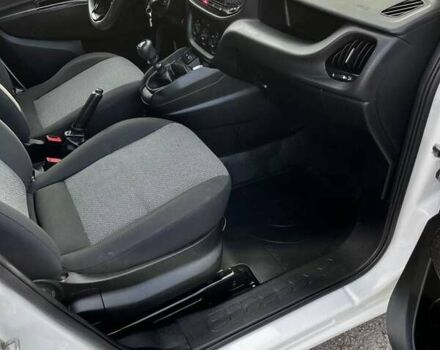 Белый Фиат Добло, объемом двигателя 1.6 л и пробегом 129 тыс. км за 16000 $, фото 16 на Automoto.ua